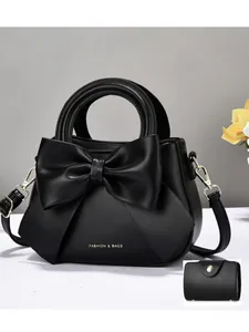 Elegante borsa nera con grande fiocco, tracolla rimovibile e piccolo portamonete
