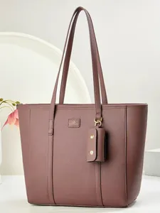Schicker Mauve-Shopper mit Litschi-Muster, großem Fach und passendem Mini-Beutel