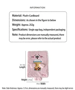 Dimensioni e dettagli del materiale dell'album fotografico in peluche rosa con ricamo