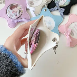 Dettaglio del porta fotocard a forma di stella in pelle PU con finestra e fiocco