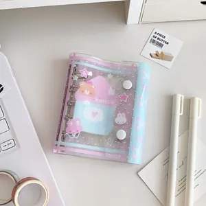 Dettaglio copertina mini raccoglitore in PVC trasparente con orsetti e stelle cartoon