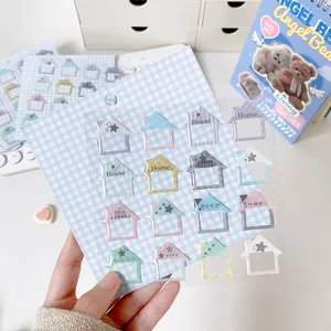Dettaglio di adesivi coreani a forma di casa per decorazione fai-da-te e scrapbooking