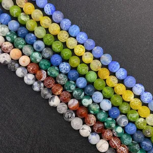 Gedetailleerde weergave van gekleurde drakenader agaat kralen voor DIY sieraden maken