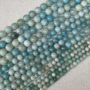 Macro di perle in pietra naturale di amazzonite lucida in varie dimensioni su tessuto