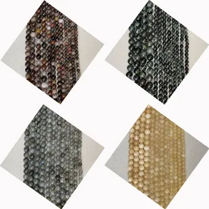 Macro-opname van natuurlijke agaatkralen in diverse maten en kleuren voor DIY-sieraden
