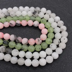 Detailaufnahme von 6-10mm Natursteinperlen in verschiedenen Farben für DIY-Schmuck