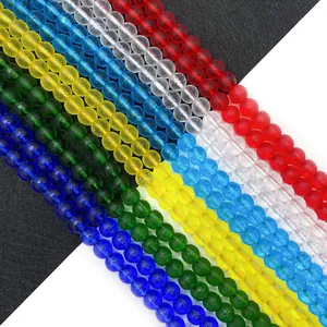 Perles rondes dépolies en six couleurs pour création bijoux DIY sur fond diagonal
