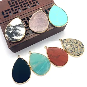 Détails de pendentifs goutte en pierre naturelle avec bordure en métal doré élégante