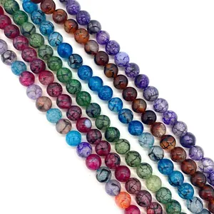 Macro detail van kleurrijke drakenader agaat kralen met craquelé textuur voor DIY-sieraden