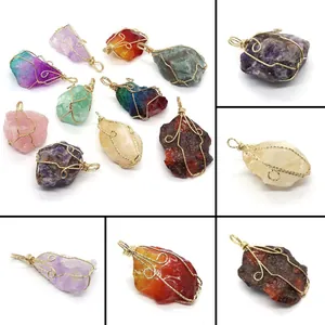 Ciondolo Avvolto in Filo di Cristallo di Pietra Naturale Irregolare Fatto a Mano per Creazione di Gioielli Fai da Te Ciondolo in Lega d'Oro Avvolto in Pietra Grezza Solo Ciondolo Senza Catena Accessori per Gioielli