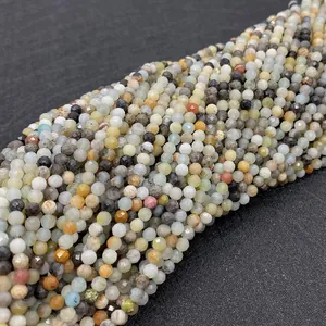 Vista macro de cuentas de amazonita natural facetada de 2-4mm para bisutería DIY