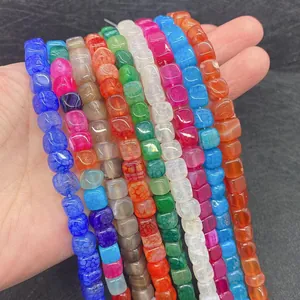 Detail van kleurrijke 8mm drakenader agaat kubus kralen voor DIY sieraden