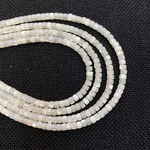 Perle quadrate in madreperla bianca naturale con lucentezza iridescente per gioielli fai da te