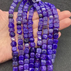 Macro-opname van 8 mm paarse drakenader agaat kubus kralen voor DIY sieraden
