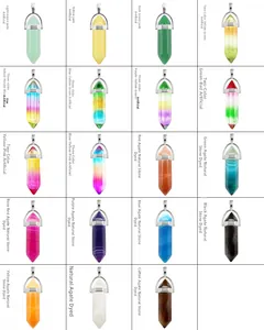 Aperçu de dix-neuf pendentifs en agate hexagonale déclinés en diverses couleurs vives
