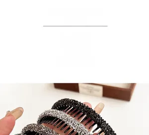 Detail of non-slip headband with sparkling rhinestones and dense teeth for secure hair styling