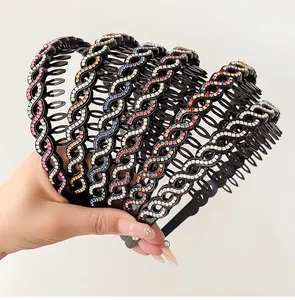 Détail de serre-tête ondulé antidérapant avec strass colorés et dents de maintien