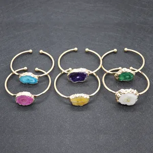Set de 6 brazaletes dorados ajustables con incrustaciones de piedras naturales de drusa