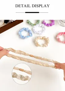 Vue détaillée de chouchous en mousseline élastique avec perles et clips réglables