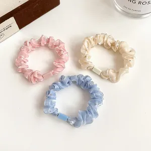 Lot de 3 chouchous élégants à volants avec perles argentées en rose, beige et bleu