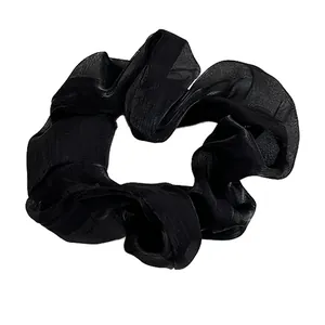 Chouchou élégant en maille noire avec design plissé à plusieurs couches pour queue de cheval