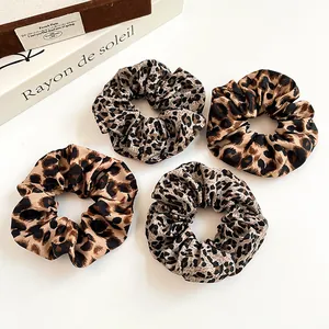 Set de cuatro gomas de pelo vintage con estampado de leopardo y alta elasticidad