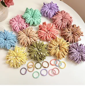 Détail d'élastiques à cheveux tressés haute élasticité en diverses couleurs macaron