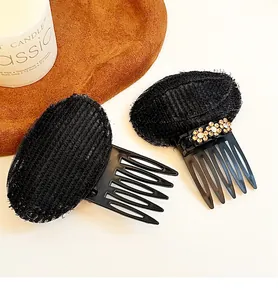 Détail de peignes volumateurs invisibles avec dents antidérapantes et coussin éponge