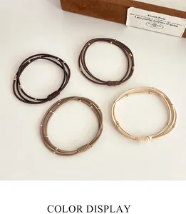 Détail d'élastiques à cheveux tressés haute élasticité avec perles dorées