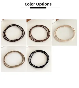 Détail d'élastiques à cheveux multi-brins avec perles dorées en cinq tons de café
