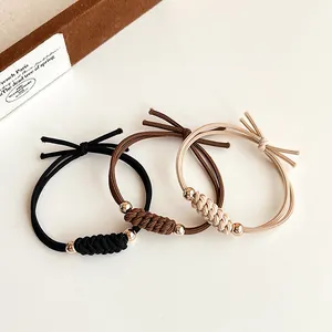 Trois élastiques à cheveux tressés haute élasticité en noir, marron foncé et beige doux
