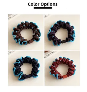 Selección de colores de cuatro coleteros de lunares con elegantes bordes azules volantes