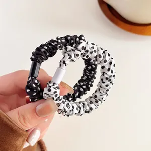 Set di due elastici per capelli a pois in classico tessuto bianco e nero