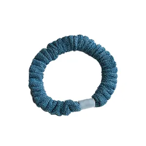 Chouchou en velours bleu à texture chenille avec élastique durable pour les cheveux