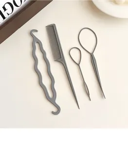Primer plano de un juego de peinado gris de 4 piezas con peines y accesorios de trenzado