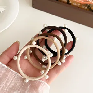Set di 5 elastici per capelli con perle in toni crema e caffè per code e chignon