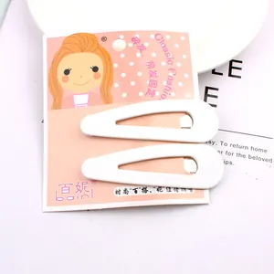 Paire de barrettes clic-clac blanches mates pour infirmières sur carte décorative