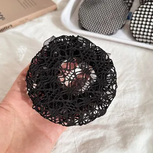 Filet à chignon élégant en dentelle noire pour le ballet et la coiffure pro
