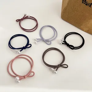 Lot de 6 chouchous élastiques colorés avec perles et design de nœud sur fond beige
