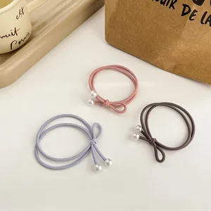Lot de trois chouchous à nœud et perle en rose, violet et café pour queue de cheval femme