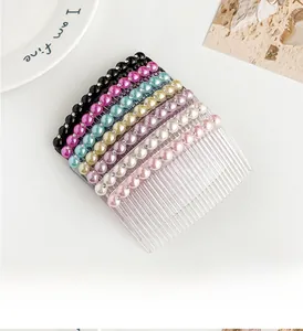 Detailansicht der bunten Perlen- und Strass-Haarkämme mit einer Länge von 10,6 cm