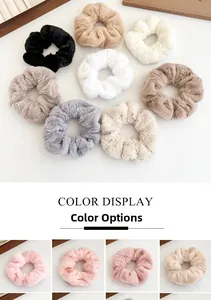 Détail de chouchous en peluche douce en plusieurs couleurs pour l'automne et l'hiver