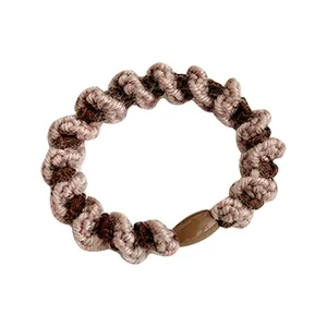 Élastique à cheveux spirale tricoté marron et crème avec boucle en résine durable