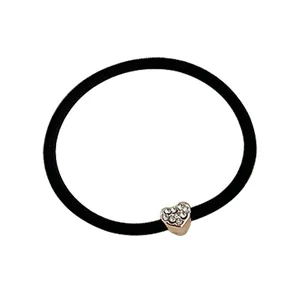 Elastico per capelli nero ad alta elasticità con un pendente a cuore di strass lucidi