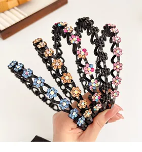 Detail van florale strass hoofdbanden met golfontwerp en antislip tanden voor vrouwen