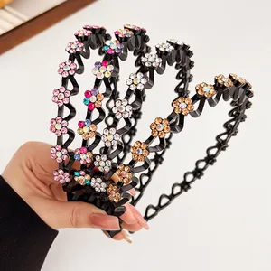 Set van vier golvende strass-hoofdbanden met kleine bloemclips in diverse kleuren