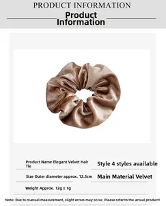 Detailopname van champagne fluwelen scrunchie met aanduiding van 12,5 cm diameter maat