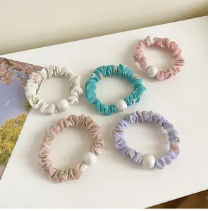 Lot de 5 chouchous à fleurs aux couleurs variées avec de grandes perles blanches