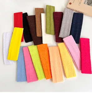 Bandeaux en éponge colorés présentés en dix-sept nuances élastiques et vibrantes