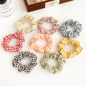 Set de 8 coleteros de tela con estampado de cuadros vichy en colores pastel